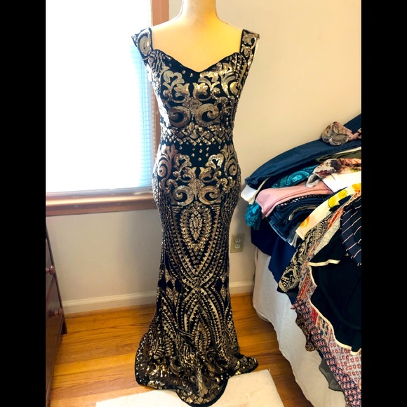 Cefian Dresses & Skirts - Cefian Black Gold Sequin Dress NWOT